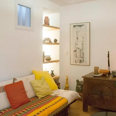Appartement Nice Apt With Wi-Fi At 10 Min By Metro-Belleville Parijs
