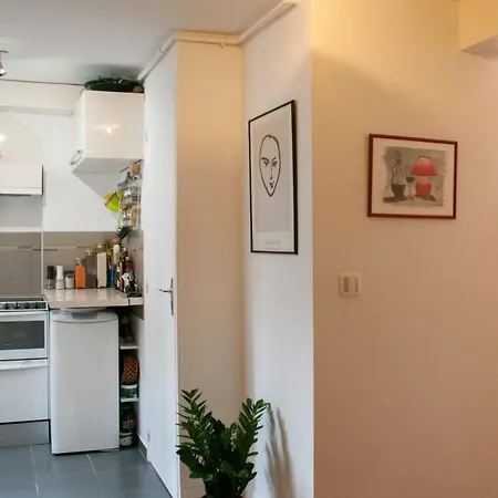 Appartement Nice Apt With Wi-Fi At 10 Min By Metro-Belleville Parijs